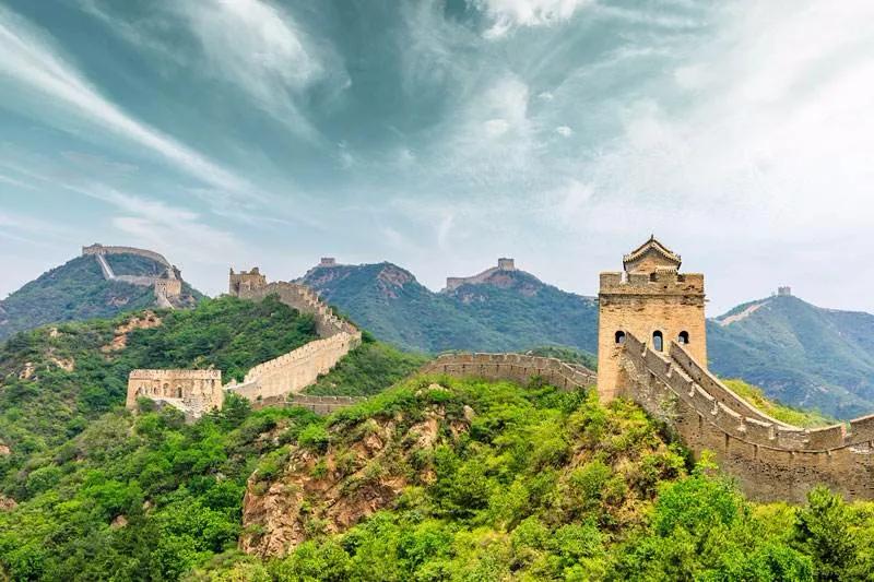 How many Great Wall scenic spots can be seen around Beijing?